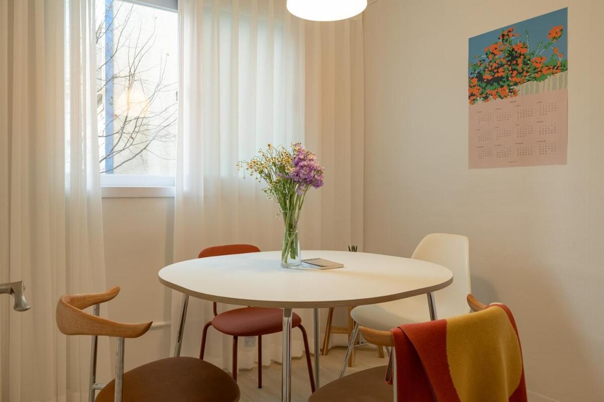 Poom Stay, Airport Bus, Cozy For Travelers,yeomchang Stn, Line9 Apartment *