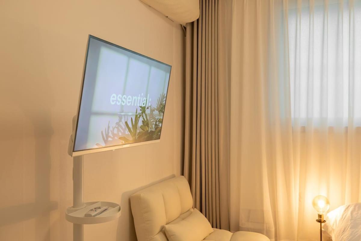 Poom Stay, Airport Bus, Cozy For Travelers,yeomchang Stn, Line9 Apartment *