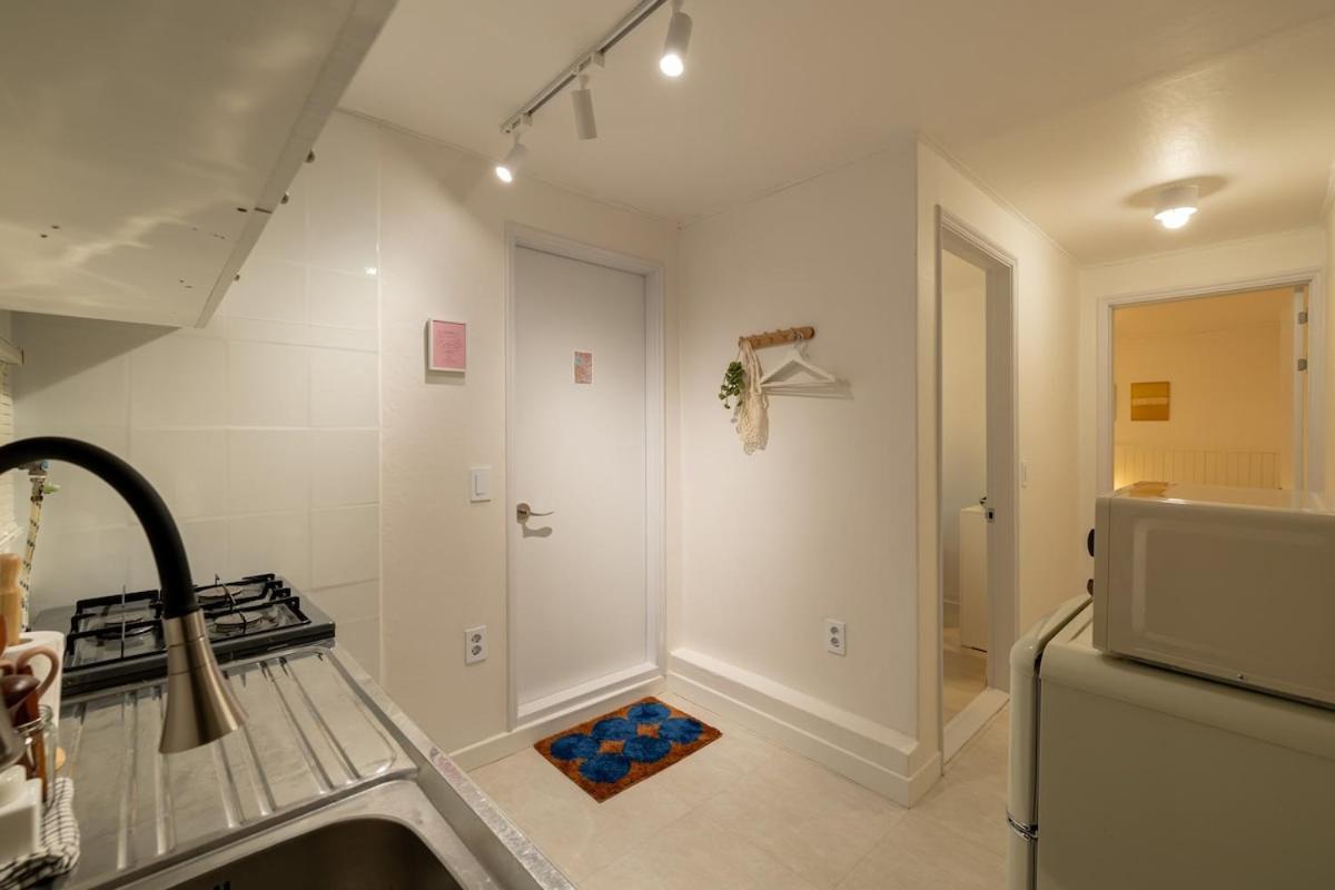 Poom Stay, Airport Bus, Cozy For Travelers,yeomchang Stn, Line9 Apartment