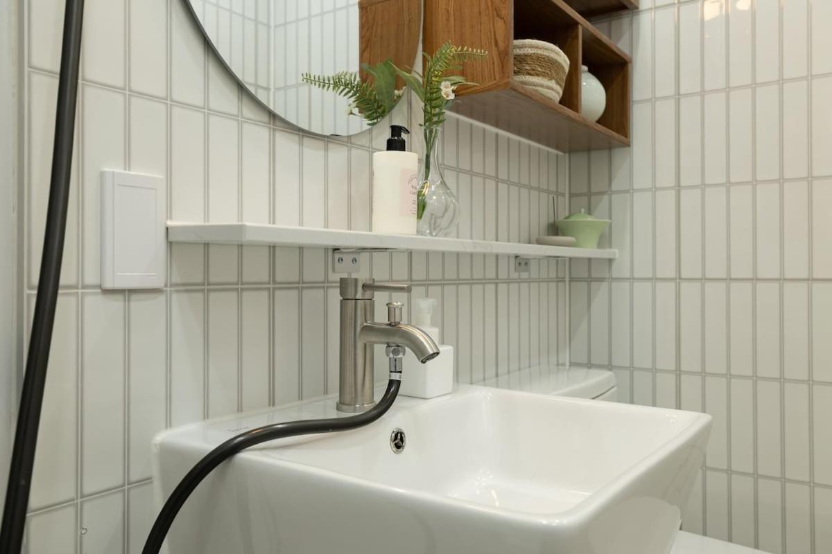 Poom Stay, Airport Bus, Cozy For Travelers,yeomchang Stn, Line9 Apartment