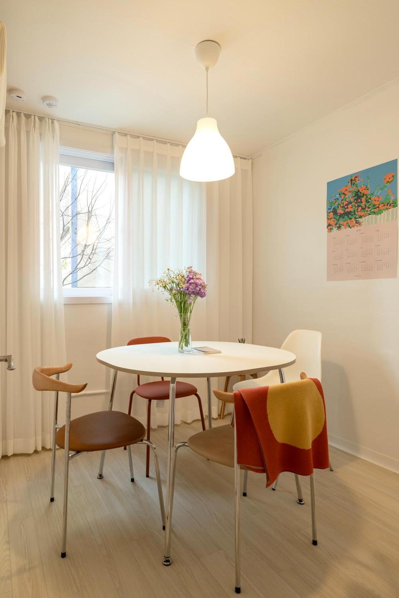 Poom Stay, Airport Bus, Cozy For Travelers,yeomchang Stn, Line9 Apartment